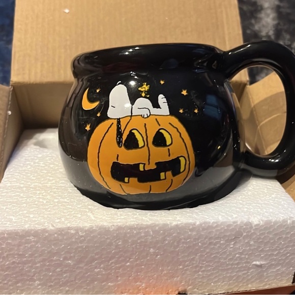 SOLD Peanuts Halloween Snoopy Pumpkin Scene Boxed Ceramic 3D Sculpted Mug New - Picture 4 of 8